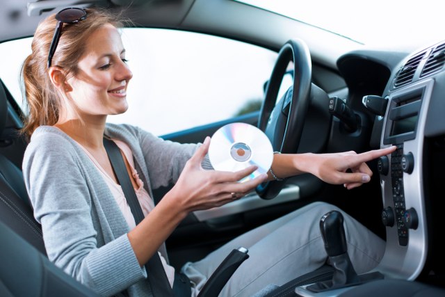 Slušanje muzike tokom vožnje smanjuje stres